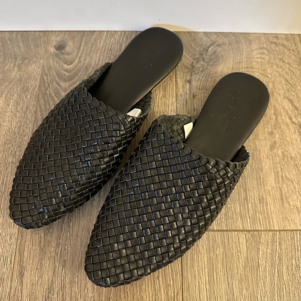 Universal Thread Elora Mules